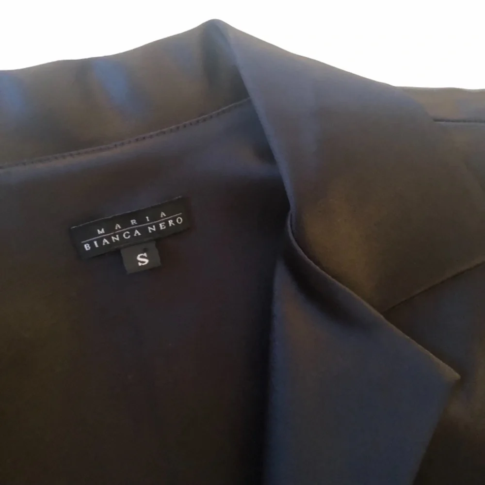 NWOT, Maria Bianca Nero Black Stretch, Satin Sheen Blazer - Picture 10 of 13